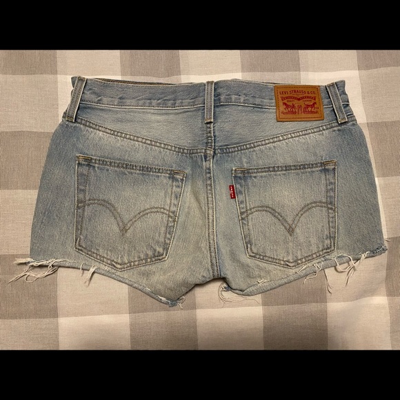 Light Blue 501 Levi’s Shorts - Picture 3 of 3